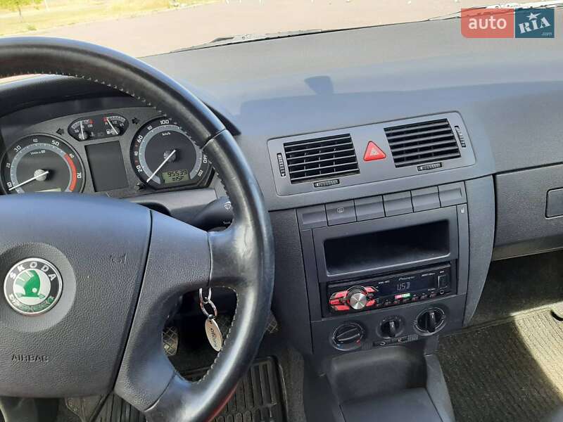 Хэтчбек Skoda Fabia 2006 в Ужгороде