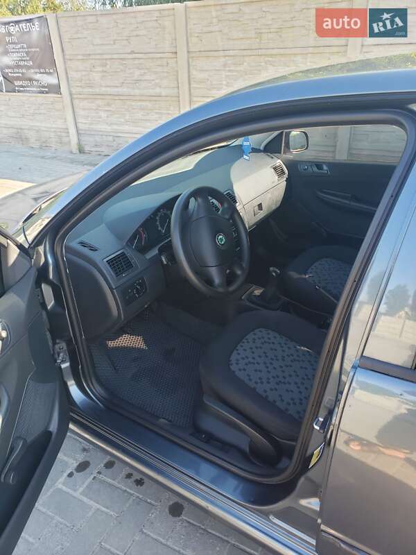 Хэтчбек Skoda Fabia 2006 в Луцке