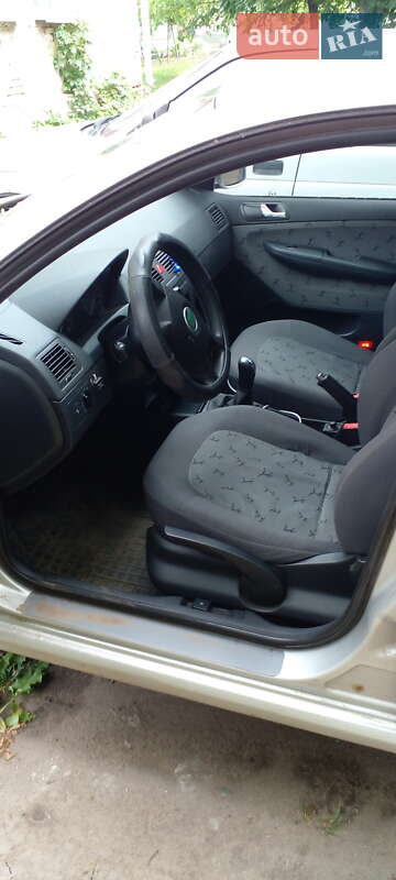 Хетчбек Skoda Fabia 2003 в Первомайську