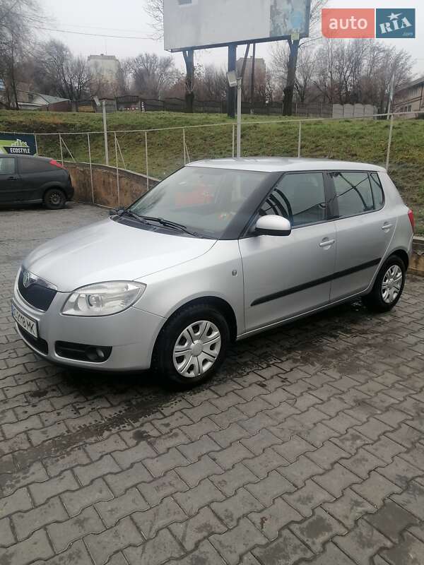 Хетчбек Skoda Fabia 2008 в Дніпрі