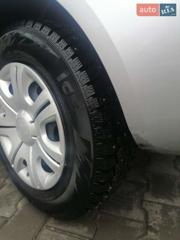 Хетчбек Skoda Fabia 2008 в Дніпрі