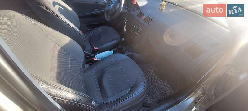 Хэтчбек Skoda Fabia 2005 в Киеве