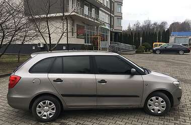 Універсал Skoda Fabia 2010 в Чернівцях