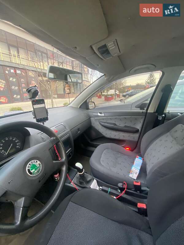 Хетчбек Skoda Fabia 2002 в Чернівцях