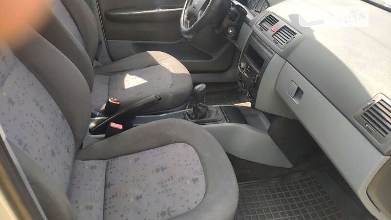 Седан Skoda Fabia 2003 в Кривому Розі