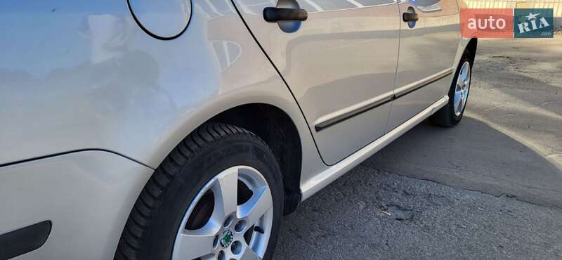 Універсал Skoda Fabia 2005 в Сумах