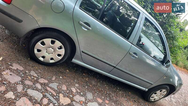 Седан Skoda Fabia 2002 в Львові