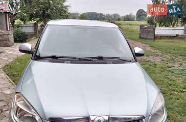 Хетчбек Skoda Fabia 2010 в Чернівцях