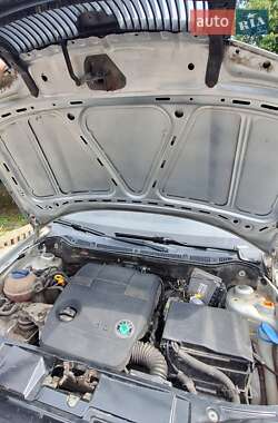 Седан Skoda Fabia 2003 в Запорожье