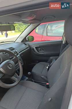 Хэтчбек Skoda Fabia 2014 в 