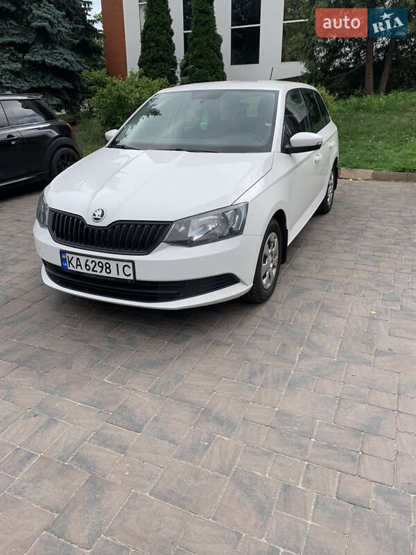 Хэтчбек Skoda Fabia 2016 в 