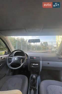 Хэтчбек Skoda Fabia 2002 в 