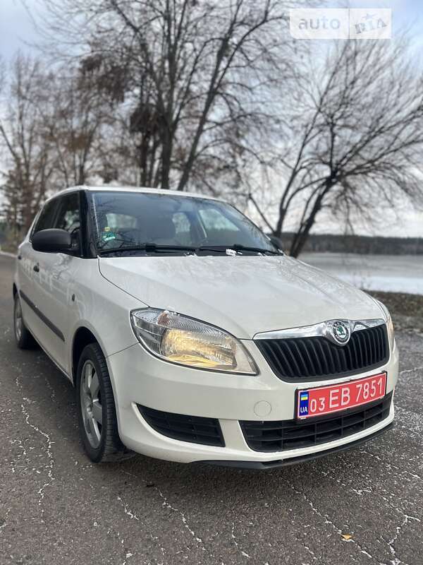 AUTO.RIA – Продам Шкода Фабія 2012 бензин 1.2 хетчбек бу у Києві, ціна ...