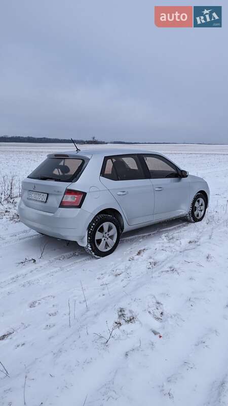 Хетчбек Skoda Fabia 2015 в Києві