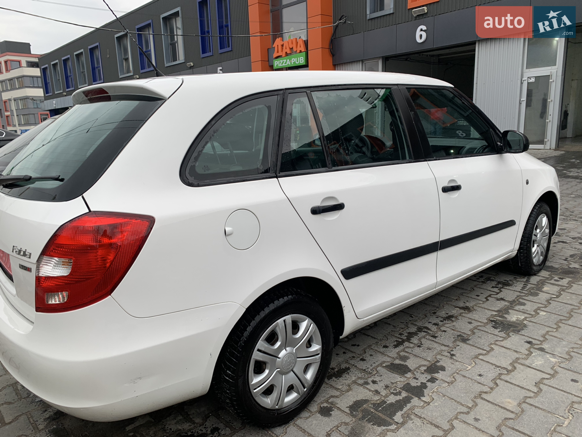 2011 Skoda Fabia - мініатюра 8