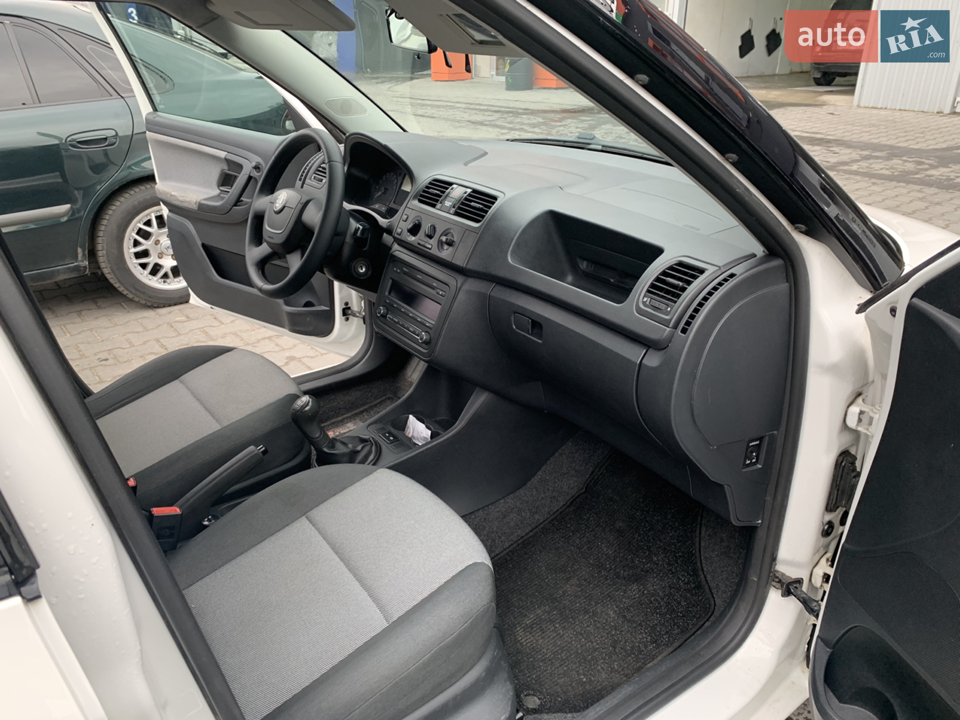 2011 Skoda Fabia - мініатюра 27
