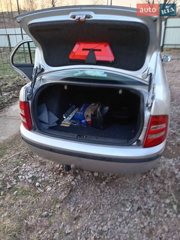 Седан Skoda Fabia 2003 в Коростені