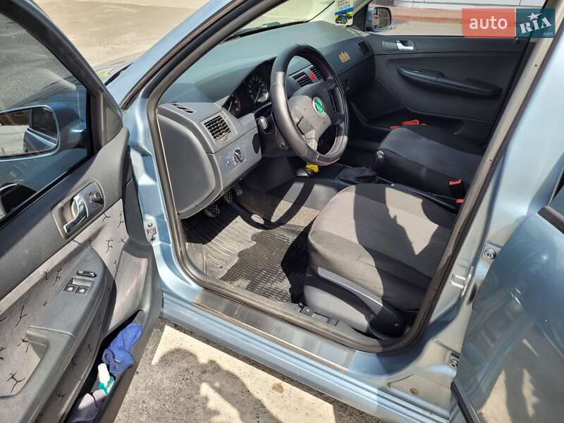 Хетчбек Skoda Fabia 2003 в Запоріжжі