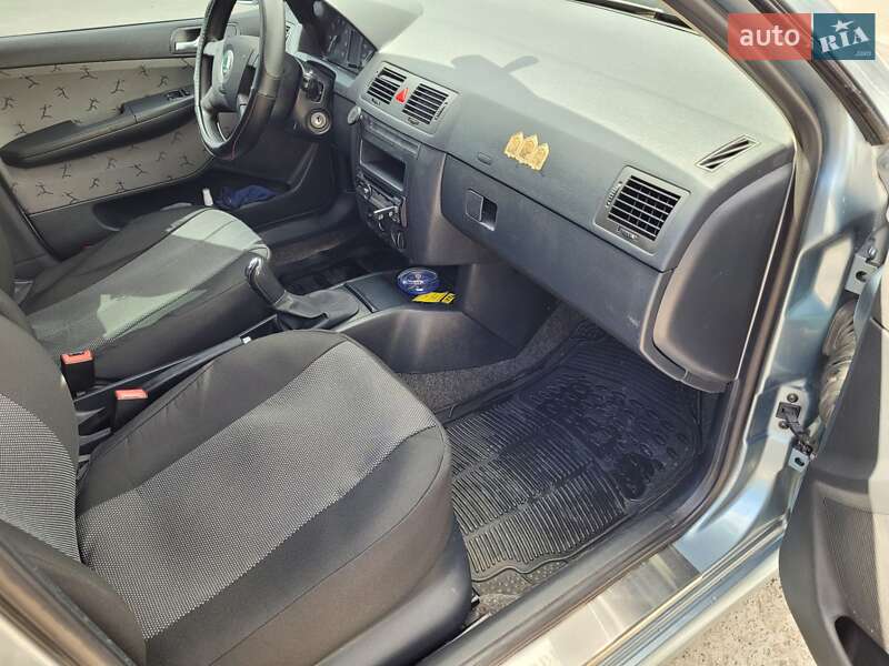 Хетчбек Skoda Fabia 2003 в Запоріжжі