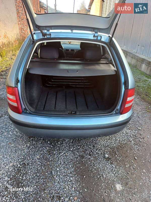 Хетчбек Skoda Fabia 2005 в Воловцю