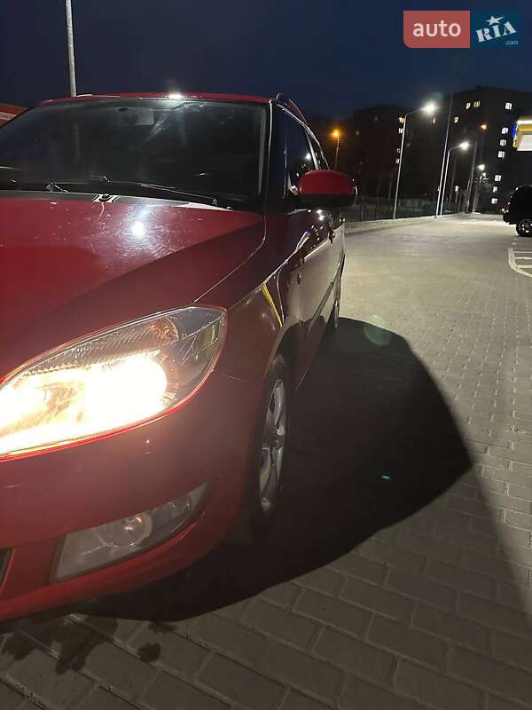 Універсал Skoda Fabia 2011 в Рівному