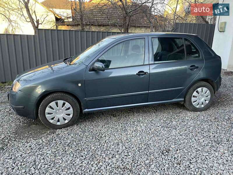 Хэтчбек Skoda Fabia 2003 в Старом Самборе