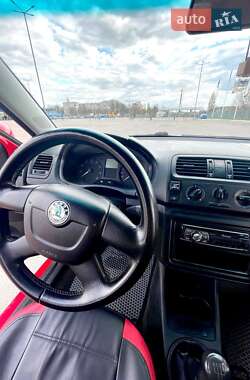 Хэтчбек Skoda Fabia 2011 в 