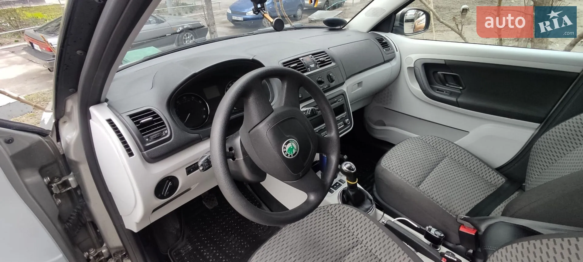 2010 Skoda Fabia - мініатюра 2