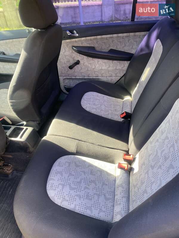 Универсал Skoda Fabia 2003 в Надворной