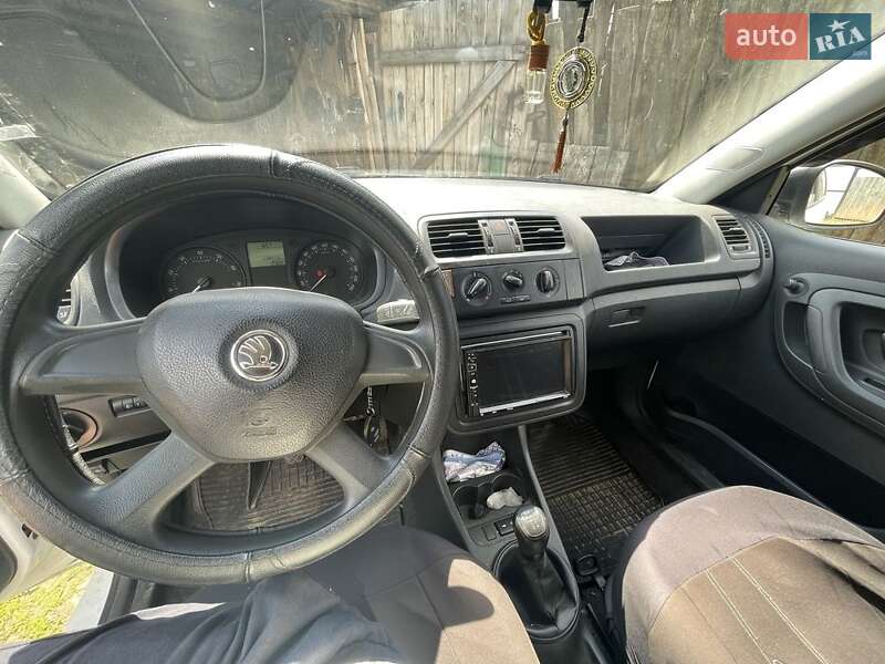 Хэтчбек Skoda Fabia 2013 в Холмах