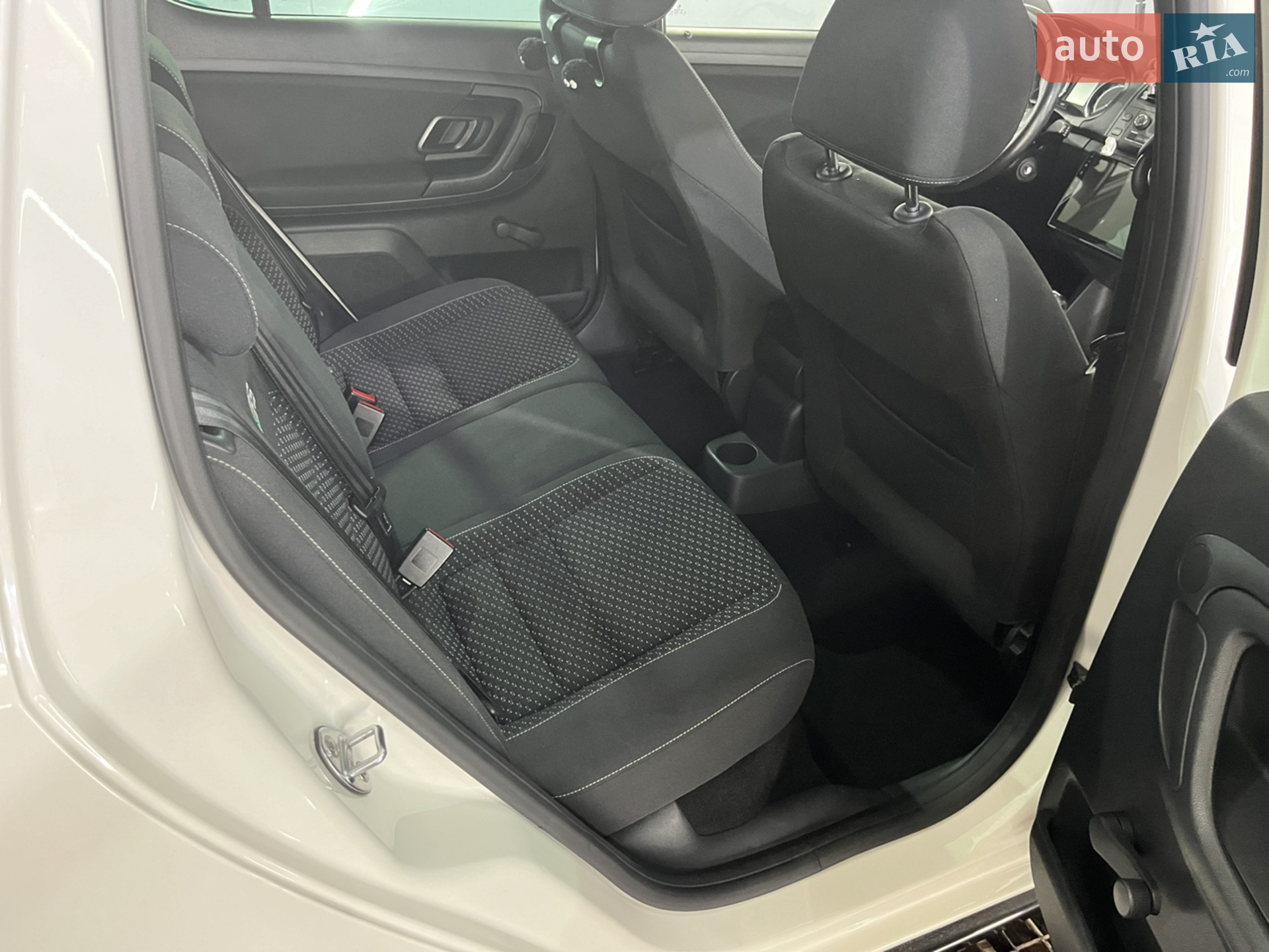 2011 Skoda Fabia - мініатюра 6