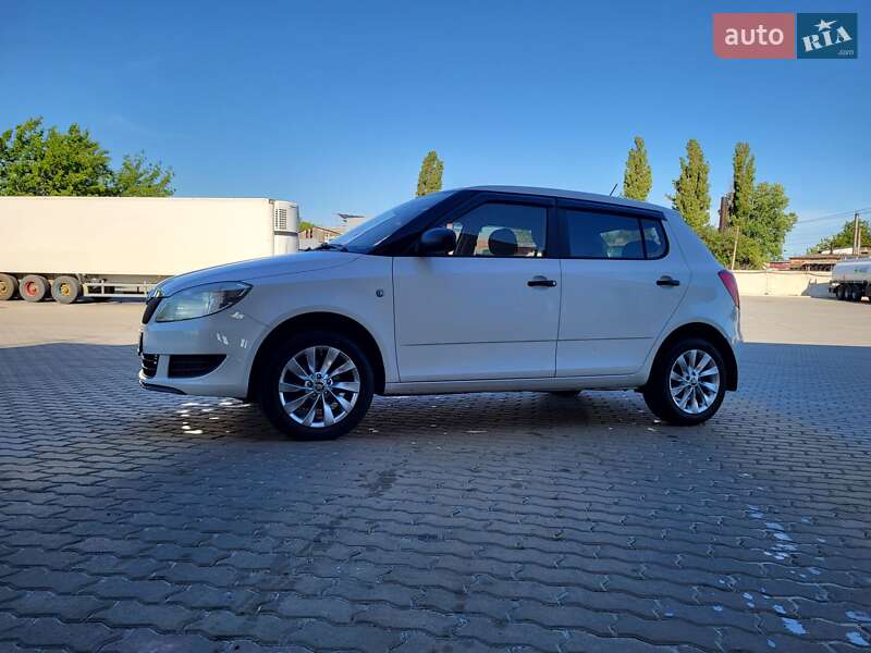 Хэтчбек Skoda Fabia 2014 в 
