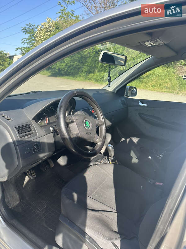 Седан Skoda Fabia 2002 в Дніпрі