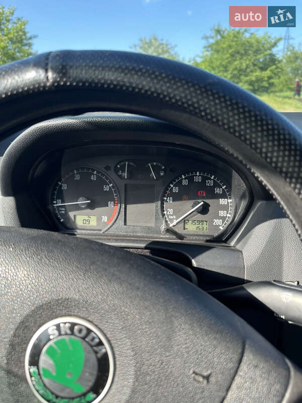 Седан Skoda Fabia 2002 в Дніпрі