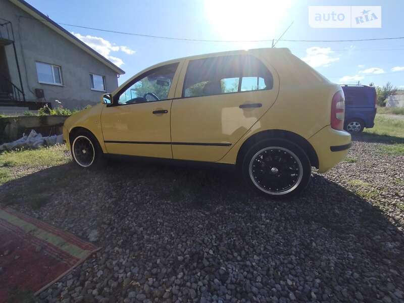 Хэтчбек Skoda Fabia 2003 в Запорожье