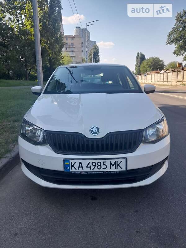 Хэтчбек Skoda Fabia 2016 в Киеве