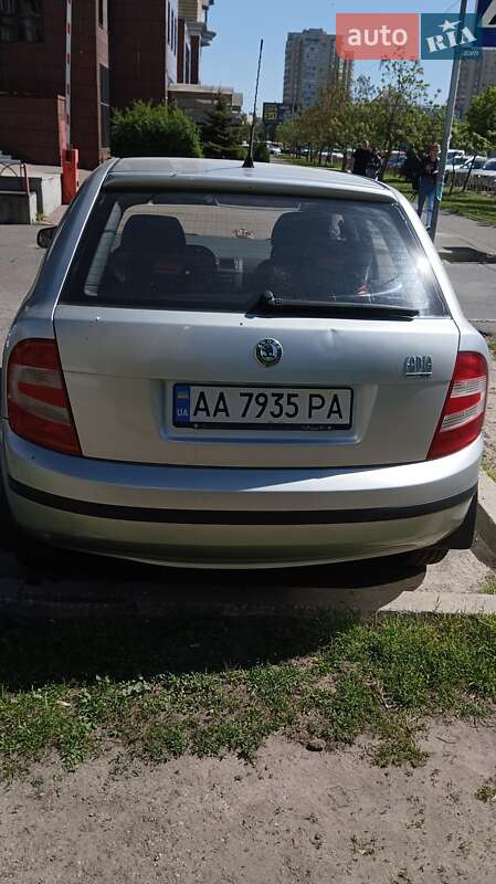 Седан Skoda Fabia 2006 в Києві