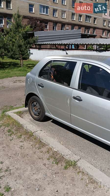 Седан Skoda Fabia 2006 в Києві