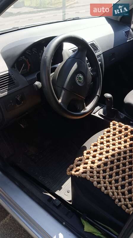 Седан Skoda Fabia 2006 в Києві