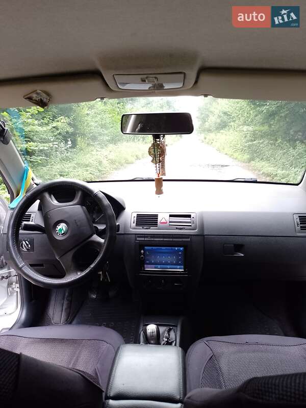 Хэтчбек Skoda Fabia 2005 в Каменке-Бугской