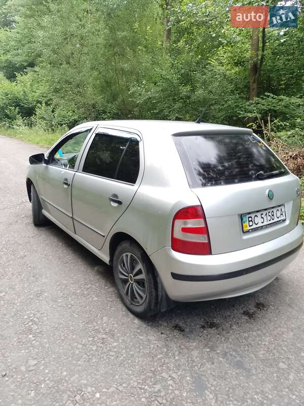 Хэтчбек Skoda Fabia 2005 в Каменке-Бугской