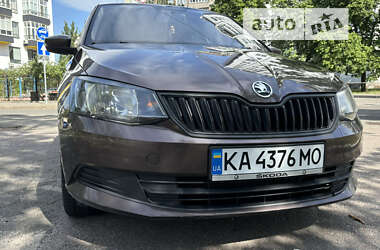 Хэтчбек Skoda Fabia 2015 в Киеве