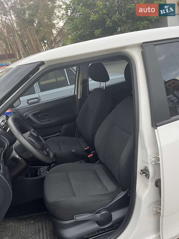 Хэтчбек Skoda Fabia 2012 в Чугуеве