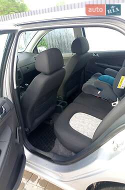 Хетчбек Skoda Fabia 2003 в 