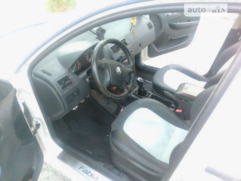 Хетчбек Skoda Fabia 2005 в Дніпрі