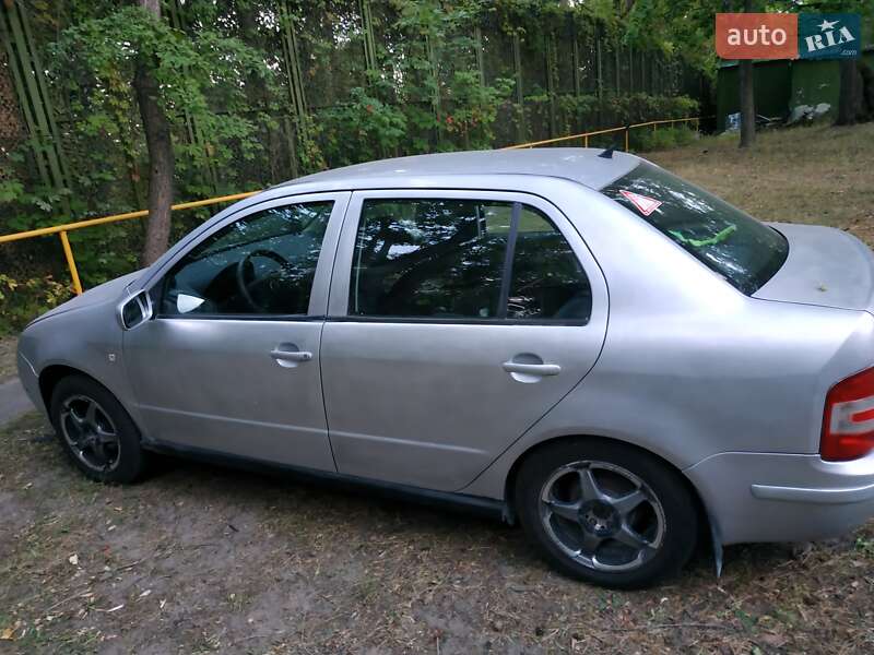 Седан Skoda Fabia 2002 в Києві
