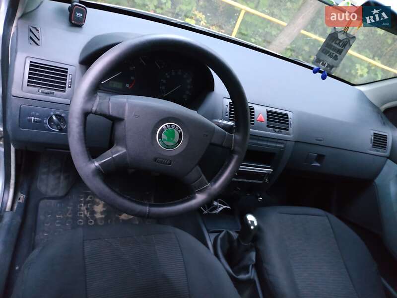 Седан Skoda Fabia 2002 в Києві