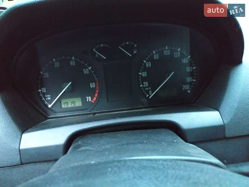 Седан Skoda Fabia 2002 в Києві