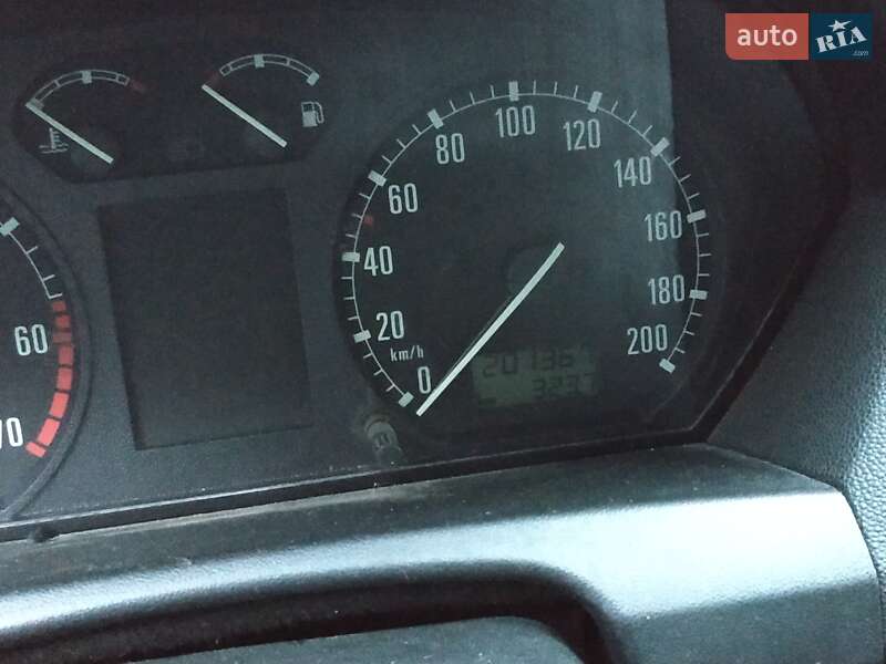 Седан Skoda Fabia 2002 в Києві