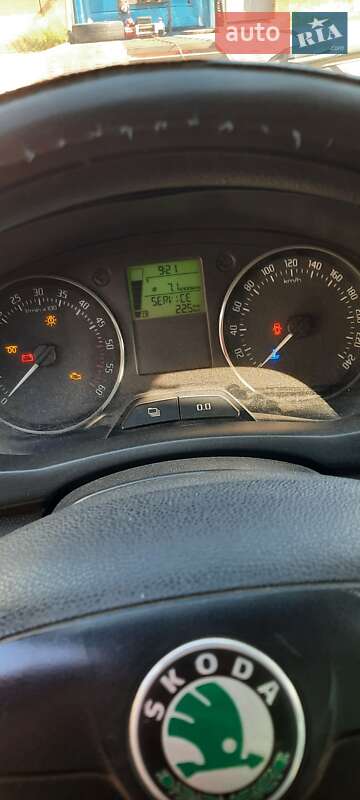 Хэтчбек Skoda Fabia 2012 в Днепре